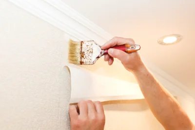 Pose de papier peint à Entrevennes — revêtements muraux et toiles de verre
